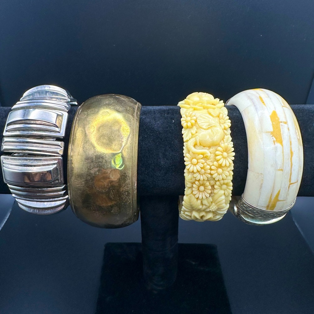 Vintage flowers bracelet for four